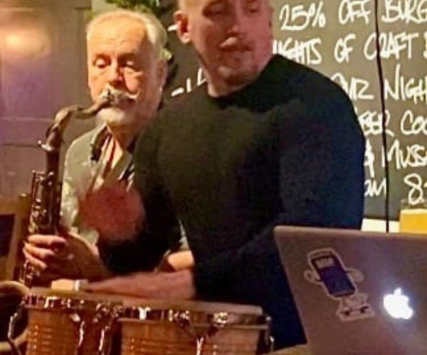 JAMES FRY
(on percussion) JAMES FRY
(on percussion)